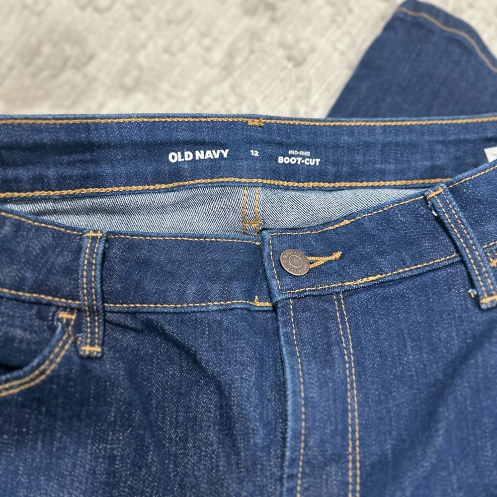 Old Navy Boot Cut Mid Rise Jeans | Size 12